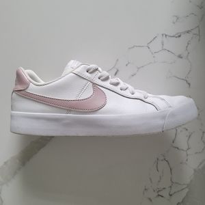 Nike: White and Pink Sneakers (W 7.5)